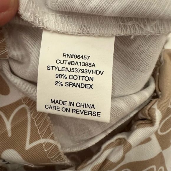 Love on a Hanger • Mod Floral Mini Skirt - Picture 7 of 7